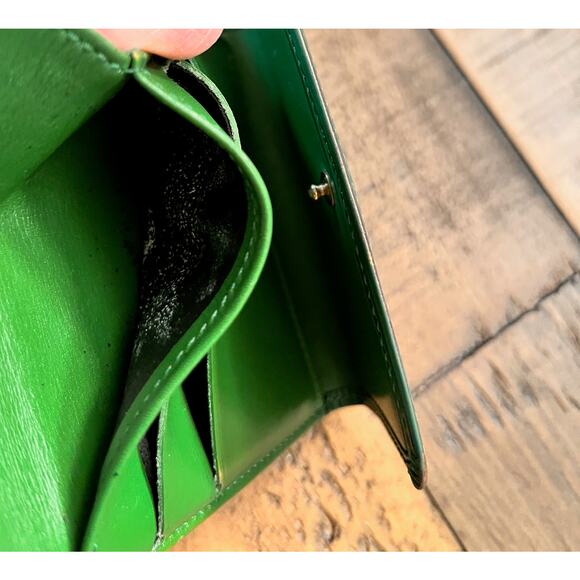 LOUIS VUITTON Green Epi Leather Small Compact Wallet - Picture 9 of 13